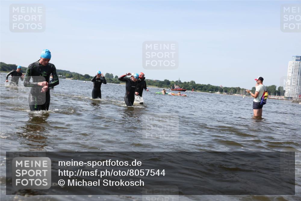 22.06.2025 - Viking Triathlon Michael Strokosch http://msf.ph/oto/8057544 22.06.2025 10:35:57 Schwimmen 19, 265, 313, 377, 448, 552, 636 meine-sportfotos.de