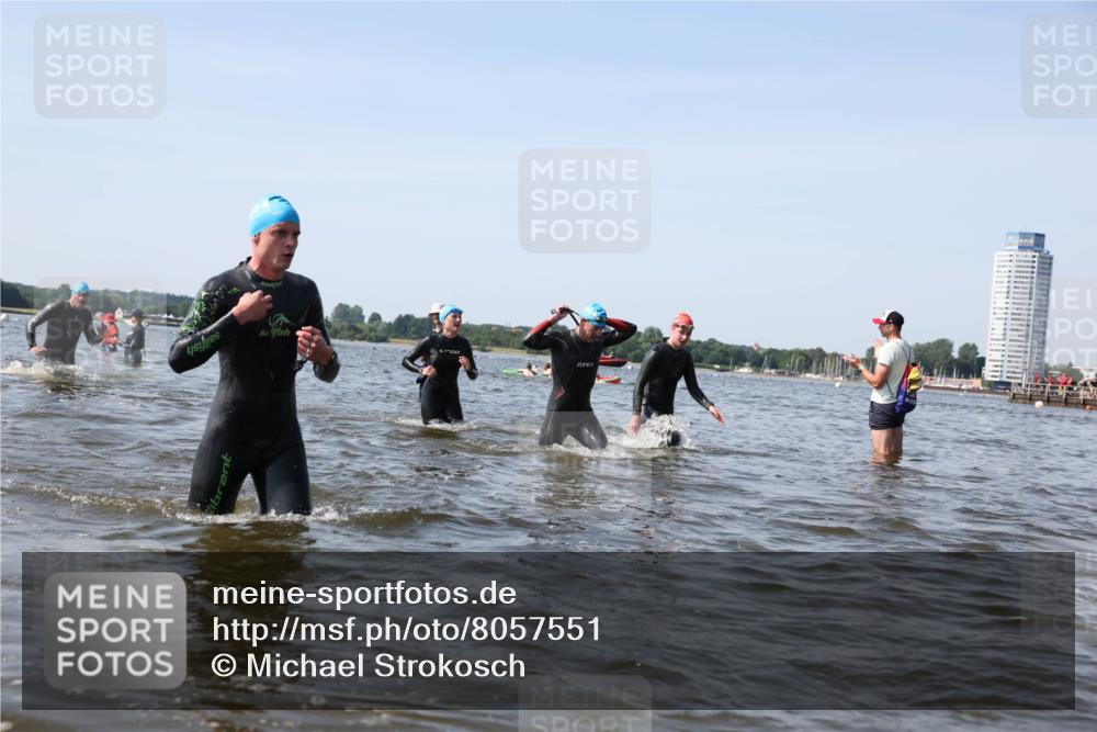 22.06.2025 - Viking Triathlon Michael Strokosch http://msf.ph/oto/8057551 22.06.2025 10:35:59 Schwimmen 19, 265, 313, 377, 448, 552, 636 meine-sportfotos.de