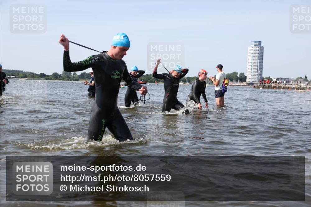 22.06.2025 - Viking Triathlon Michael Strokosch http://msf.ph/oto/8057559 22.06.2025 10:36:00 Schwimmen 19, 265, 313, 377, 448, 552, 636 meine-sportfotos.de