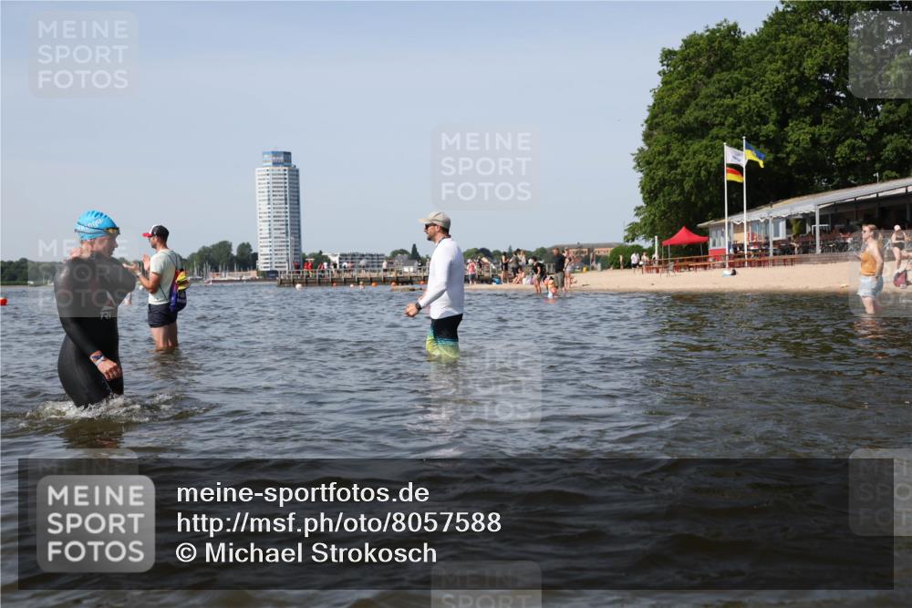 22.06.2025 - Viking Triathlon Michael Strokosch http://msf.ph/oto/8057588 22.06.2025 10:38:42 Schwimmen 22, 85, 135, 156, 164, 211, 215, 315, 327, 336, 419, 601, 659 meine-sportfotos.de