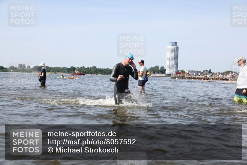 22.06.2025 - Viking Triathlon Michael Strokosch http://msf.ph/oto/8057592 22.06.2025 10:36:04 Schwimmen 19, 265, 313, 377, 448, 636 meine-sportfotos.de