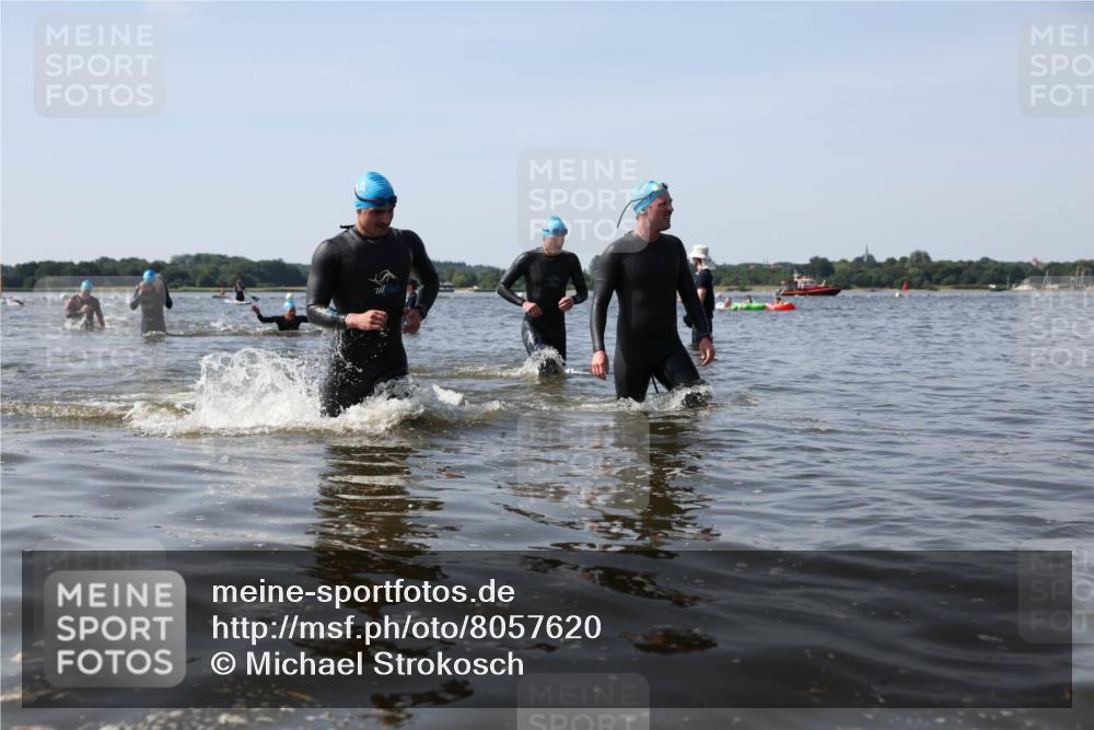 22.06.2025 - Viking Triathlon Michael Strokosch http://msf.ph/oto/8057620 22.06.2025 10:36:15 Schwimmen 19, 88, 101, 334, 407, 448 meine-sportfotos.de