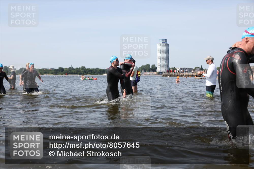 22.06.2025 - Viking Triathlon Michael Strokosch http://msf.ph/oto/8057645 22.06.2025 10:38:54 Schwimmen 26, 40, 57, 135, 148, 164, 181, 185, 210, 211, 315, 327, 336, 408, 416, 451 meine-sportfotos.de