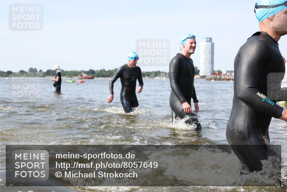 22.06.2025 - Viking Triathlon Michael Strokosch http://msf.ph/oto/8057649 22.06.2025 10:36:18 Schwimmen 88, 101, 334, 407 meine-sportfotos.de
