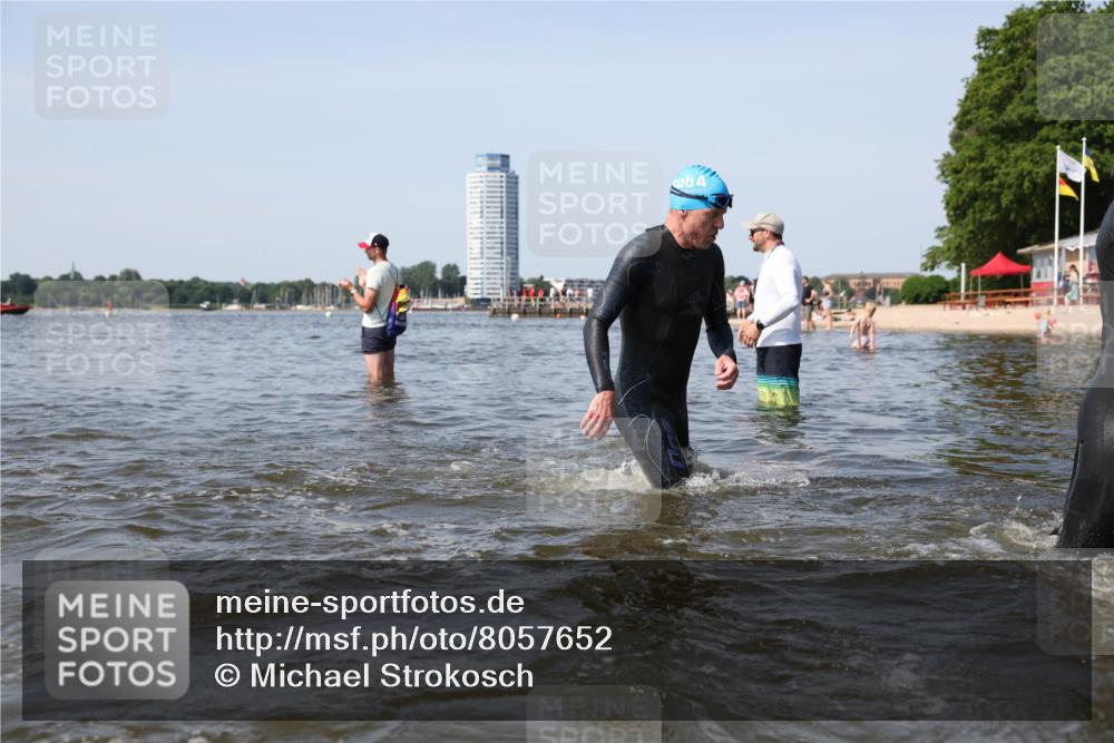 22.06.2025 - Viking Triathlon Michael Strokosch http://msf.ph/oto/8057652 22.06.2025 10:36:20 Schwimmen 42, 88, 101, 334, 407 meine-sportfotos.de