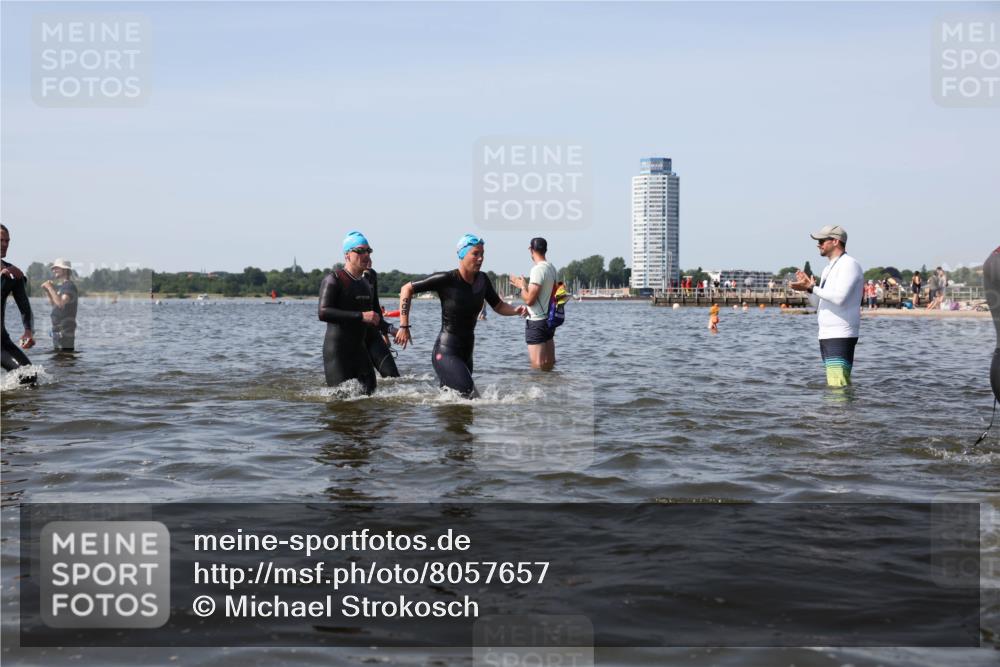 22.06.2025 - Viking Triathlon Michael Strokosch http://msf.ph/oto/8057657 22.06.2025 10:38:57 Schwimmen 26, 40, 57, 79, 135, 148, 181, 185, 210, 211, 336, 408, 416, 451, 654 meine-sportfotos.de