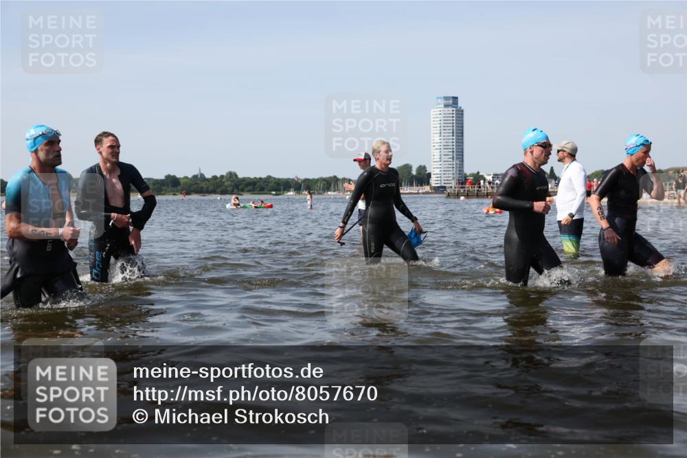 22.06.2025 - Viking Triathlon Michael Strokosch http://msf.ph/oto/8057670 22.06.2025 10:38:59 Schwimmen 26, 40, 57, 79, 135, 148, 181, 185, 210, 211, 336, 351, 408, 416, 451, 654 meine-sportfotos.de