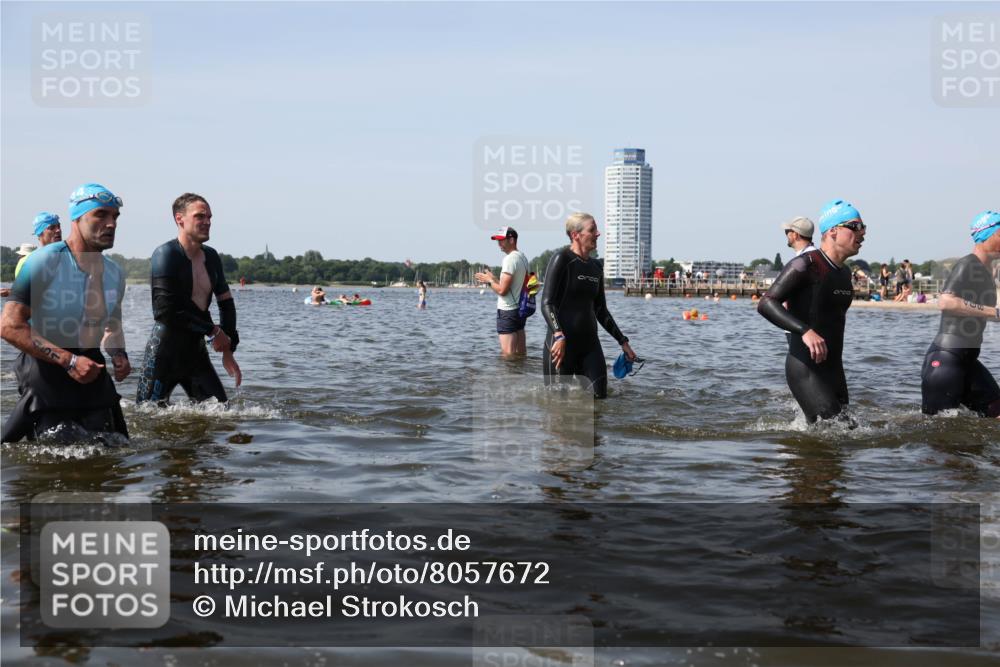 22.06.2025 - Viking Triathlon Michael Strokosch http://msf.ph/oto/8057672 22.06.2025 10:39:00 Schwimmen 26, 40, 57, 79, 148, 181, 185, 210, 211, 295, 336, 351, 408, 416, 451, 654 meine-sportfotos.de