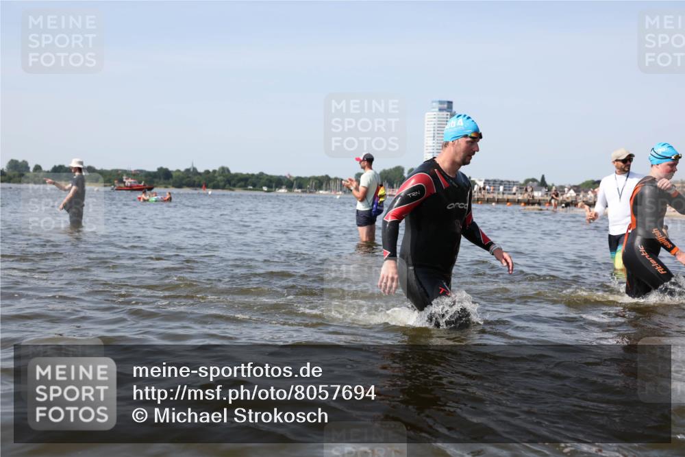22.06.2025 - Viking Triathlon Michael Strokosch http://msf.ph/oto/8057694 22.06.2025 10:36:33 Schwimmen 42, 88, 232, 251, 332 meine-sportfotos.de