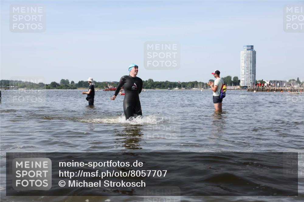 22.06.2025 - Viking Triathlon Michael Strokosch http://msf.ph/oto/8057707 22.06.2025 10:36:38 Schwimmen 42, 232, 251, 332 meine-sportfotos.de