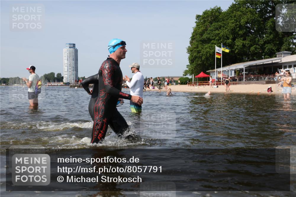 22.06.2025 - Viking Triathlon Michael Strokosch http://msf.ph/oto/8057791 22.06.2025 10:37:05 Schwimmen 172, 331, 355, 388, 454, 500, 513, 649 meine-sportfotos.de