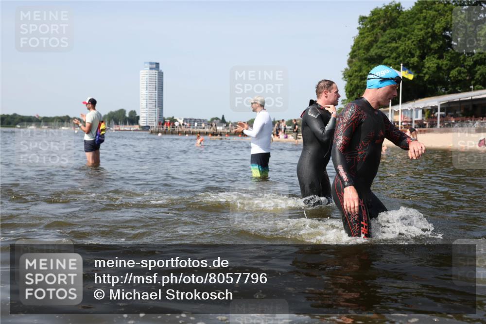 22.06.2025 - Viking Triathlon Michael Strokosch http://msf.ph/oto/8057796 22.06.2025 10:37:06 Schwimmen 172, 331, 355, 388, 454, 500, 513, 649 meine-sportfotos.de