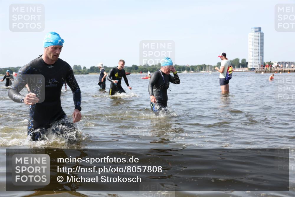 22.06.2025 - Viking Triathlon Michael Strokosch http://msf.ph/oto/8057808 22.06.2025 10:37:10 Schwimmen 172, 233, 355, 370, 383, 388, 454, 500, 513, 649 meine-sportfotos.de