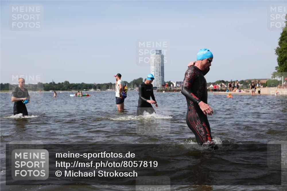 22.06.2025 - Viking Triathlon Michael Strokosch http://msf.ph/oto/8057819 22.06.2025 10:39:28 Schwimmen 83, 93, 117, 138, 150, 195, 238, 298, 324, 337, 474, 529 meine-sportfotos.de