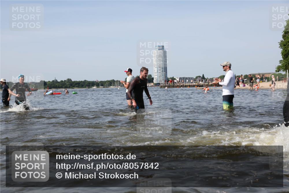 22.06.2025 - Viking Triathlon Michael Strokosch http://msf.ph/oto/8057842 22.06.2025 10:37:18 Schwimmen 34, 172, 180, 233, 253, 312, 316, 344, 370, 383, 454, 513, 649 meine-sportfotos.de