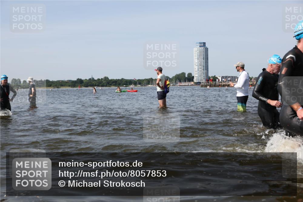 22.06.2025 - Viking Triathlon Michael Strokosch http://msf.ph/oto/8057853 22.06.2025 10:39:35 Schwimmen 25, 29, 86, 93, 117, 138, 150, 244, 298, 324, 337, 474, 529 meine-sportfotos.de