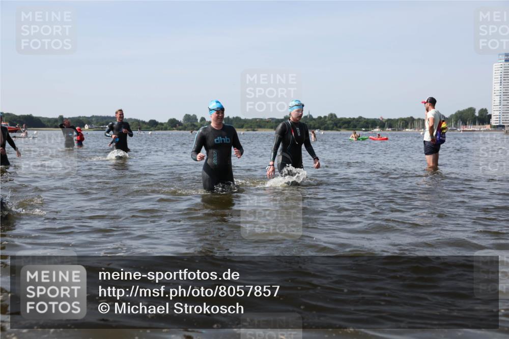 22.06.2025 - Viking Triathlon Michael Strokosch http://msf.ph/oto/8057857 22.06.2025 10:39:37 Schwimmen 25, 29, 86, 93, 117, 138, 150, 244, 298, 324, 337, 423, 529 meine-sportfotos.de
