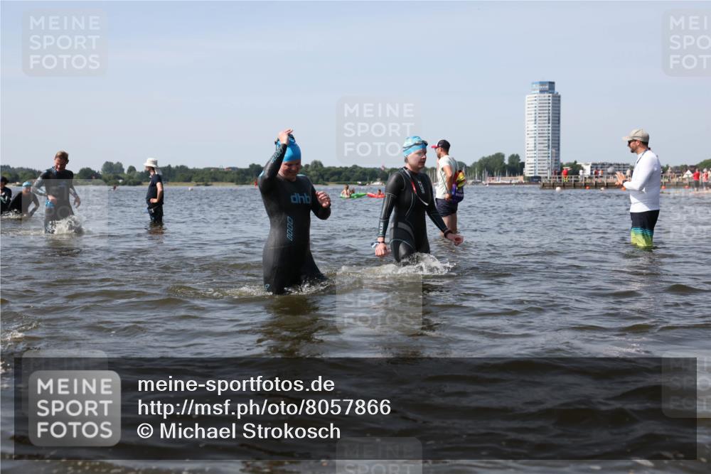 22.06.2025 - Viking Triathlon Michael Strokosch http://msf.ph/oto/8057866 22.06.2025 10:39:39 Schwimmen 25, 29, 86, 93, 117, 138, 150, 244, 337, 423, 529 meine-sportfotos.de