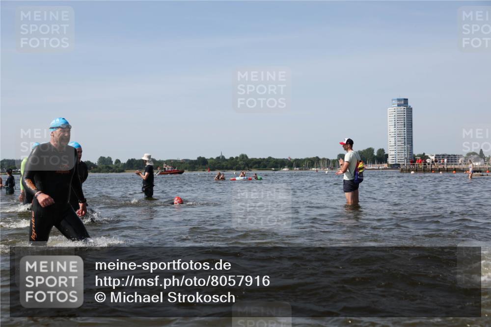 22.06.2025 - Viking Triathlon Michael Strokosch http://msf.ph/oto/8057916 22.06.2025 10:37:29 Schwimmen 21, 34, 131, 141, 163, 177, 180, 187, 233, 245, 253, 312, 316, 344, 383, 456, 614, 639 meine-sportfotos.de