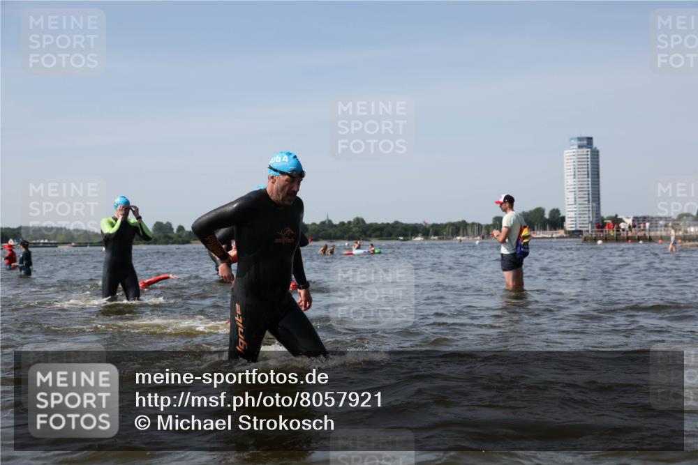 22.06.2025 - Viking Triathlon Michael Strokosch http://msf.ph/oto/8057921 22.06.2025 10:37:30 Schwimmen 21, 34, 131, 141, 163, 177, 180, 187, 233, 245, 253, 312, 316, 344, 383, 456, 614, 639 meine-sportfotos.de