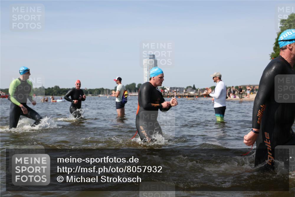 22.06.2025 - Viking Triathlon Michael Strokosch http://msf.ph/oto/8057932 22.06.2025 10:37:32 Schwimmen 21, 34, 131, 141, 163, 177, 180, 187, 245, 253, 312, 316, 344, 456, 506, 614, 639 meine-sportfotos.de