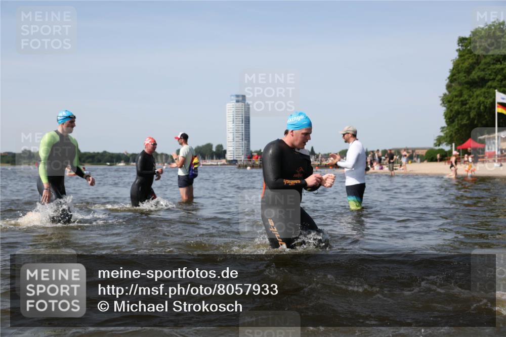 22.06.2025 - Viking Triathlon Michael Strokosch http://msf.ph/oto/8057933 22.06.2025 10:37:33 Schwimmen 21, 34, 131, 141, 163, 177, 180, 187, 245, 253, 312, 316, 344, 456, 506, 614, 639 meine-sportfotos.de