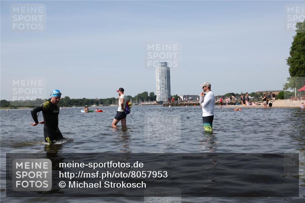 22.06.2025 - Viking Triathlon Michael Strokosch http://msf.ph/oto/8057953 22.06.2025 10:40:01 Schwimmen 248, 283, 437, 518, 538 meine-sportfotos.de