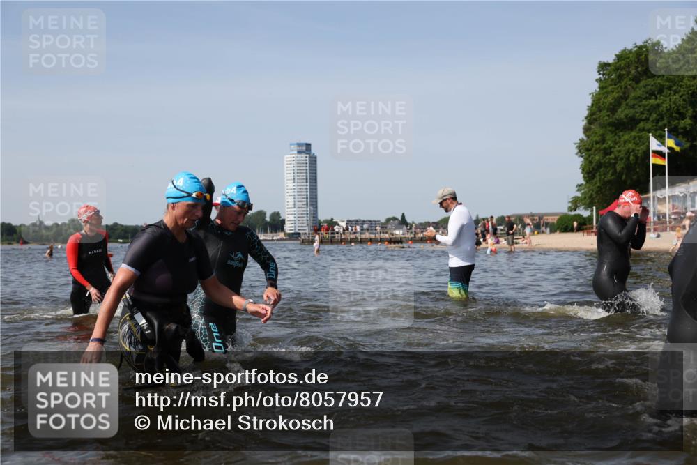 22.06.2025 - Viking Triathlon Michael Strokosch http://msf.ph/oto/8057957 22.06.2025 10:37:37 Schwimmen 21, 131, 141, 163, 177, 180, 187, 245, 253, 316, 411, 433, 456, 506, 614, 619, 639, 645 meine-sportfotos.de
