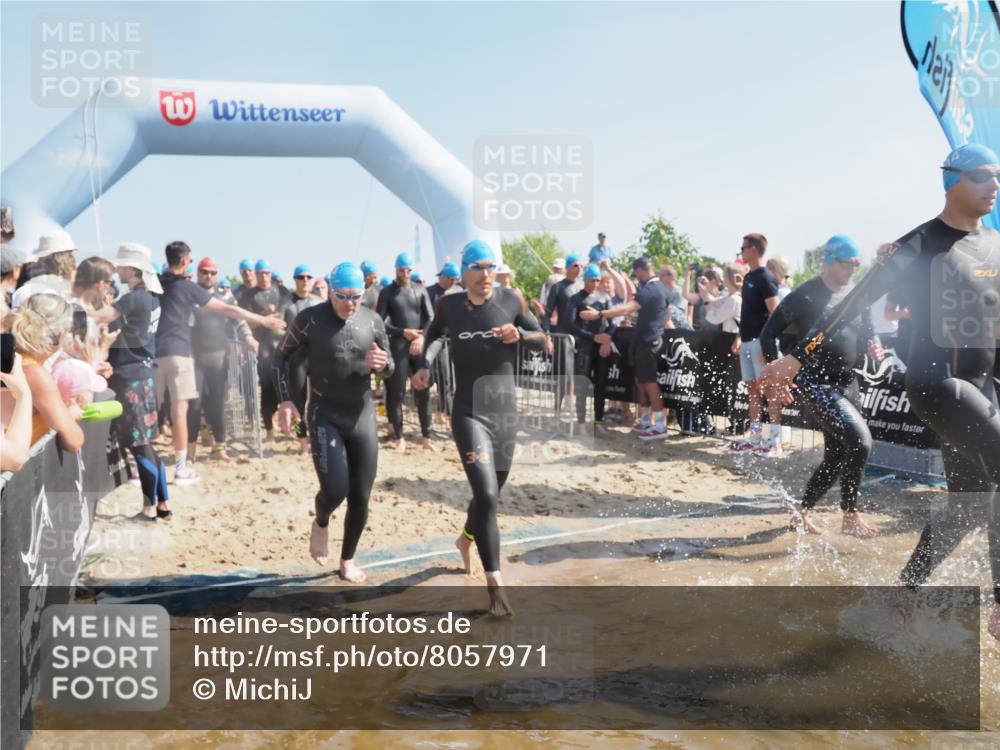 22.06.2025 - Viking Triathlon MichiJ http://msf.ph/oto/8057971 22.06.2025 10:01:12 Schwimmen 12, 53, 63, 131, 147, 173, 214, 294, 330, 341, 350, 443, 444, 458, 488 meine-sportfotos.de