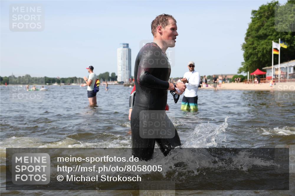 22.06.2025 - Viking Triathlon Michael Strokosch http://msf.ph/oto/8058005 22.06.2025 10:37:48 Schwimmen 146, 163, 177, 245, 335, 396, 411, 433, 506, 614, 619, 645 meine-sportfotos.de