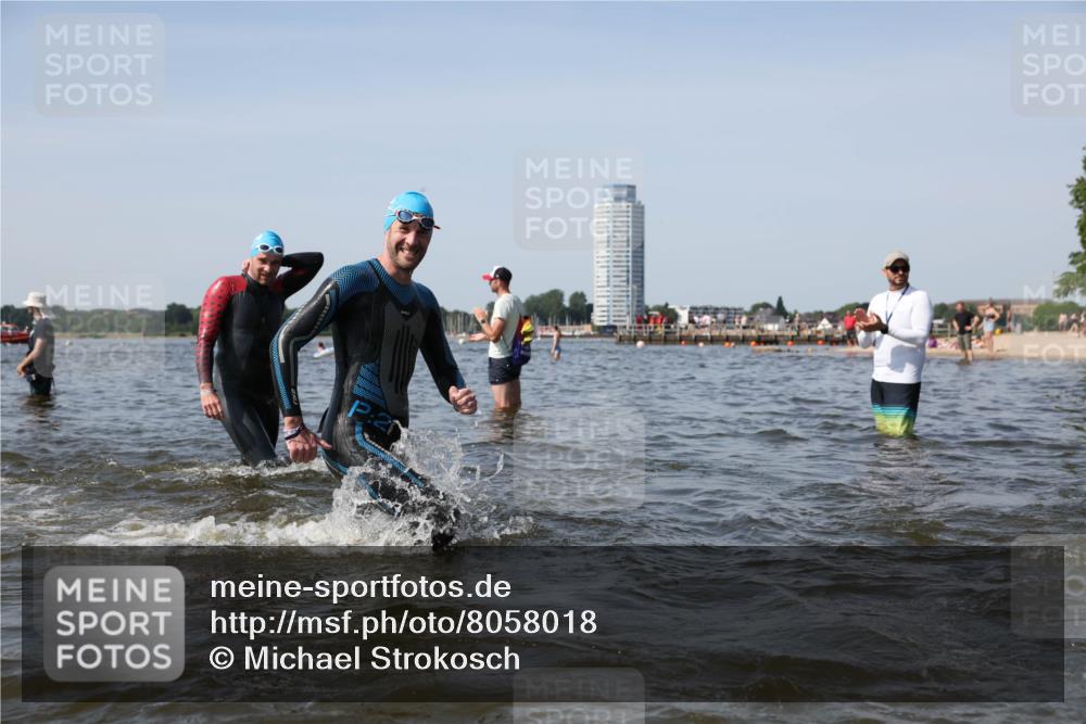 22.06.2025 - Viking Triathlon Michael Strokosch http://msf.ph/oto/8058018 22.06.2025 10:37:50 Schwimmen 146, 245, 335, 396, 411, 433, 506, 614, 619, 645 meine-sportfotos.de