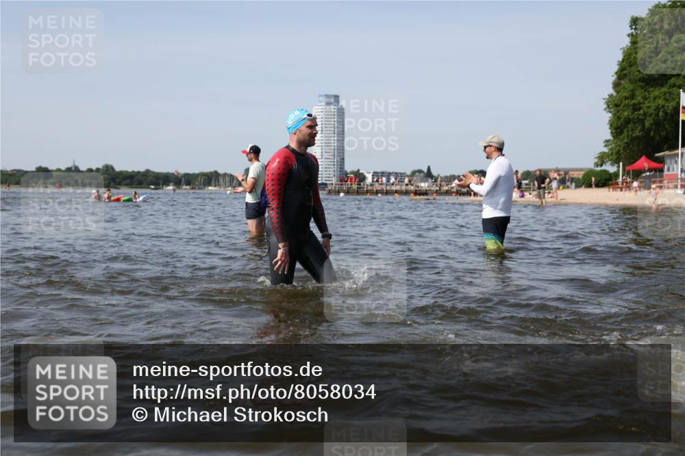 22.06.2025 - Viking Triathlon Michael Strokosch http://msf.ph/oto/8058034 22.06.2025 10:37:52 Schwimmen 146, 335, 396, 411, 433, 506, 619, 645 meine-sportfotos.de