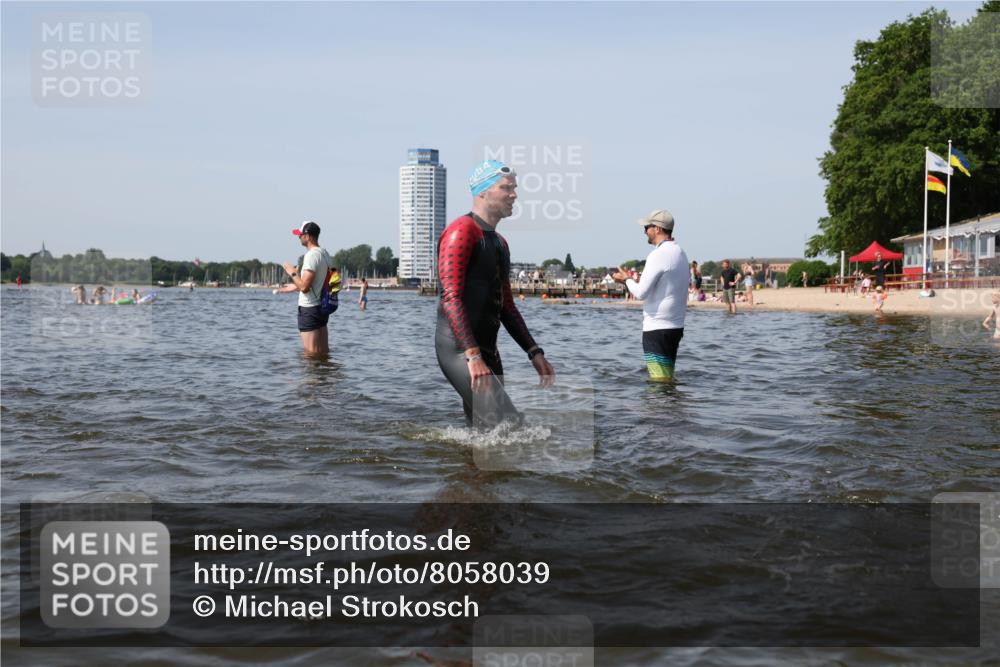 22.06.2025 - Viking Triathlon Michael Strokosch http://msf.ph/oto/8058039 22.06.2025 10:37:53 Schwimmen 146, 335, 396, 411, 433, 506, 619, 645 meine-sportfotos.de