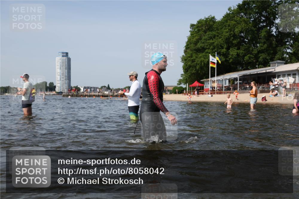 22.06.2025 - Viking Triathlon Michael Strokosch http://msf.ph/oto/8058042 22.06.2025 10:37:54 Schwimmen 146, 179, 335, 396, 411, 433, 619, 645 meine-sportfotos.de