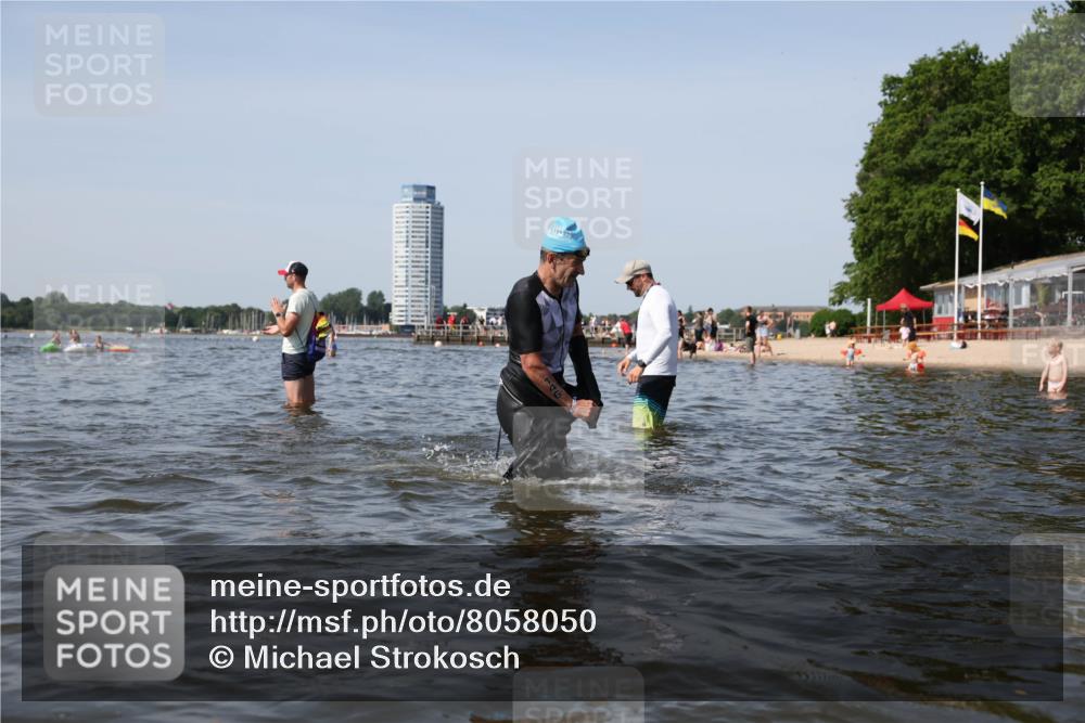 22.06.2025 - Viking Triathlon Michael Strokosch http://msf.ph/oto/8058050 22.06.2025 10:37:59 Schwimmen 146, 179, 191, 335, 396 meine-sportfotos.de