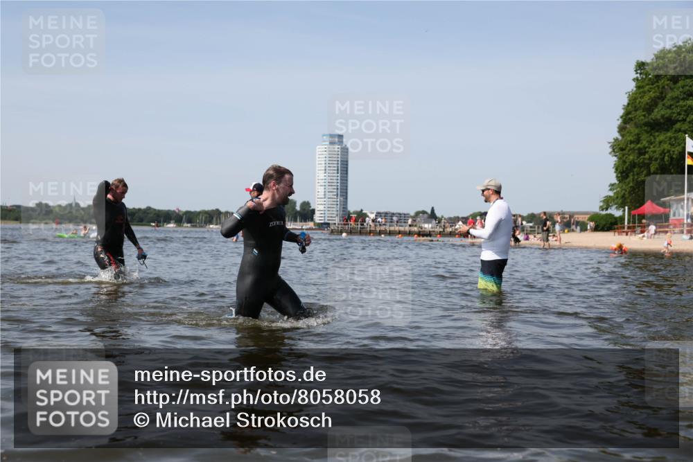 22.06.2025 - Viking Triathlon Michael Strokosch http://msf.ph/oto/8058058 22.06.2025 10:38:05 Schwimmen 61, 72, 146, 179, 191, 335 meine-sportfotos.de