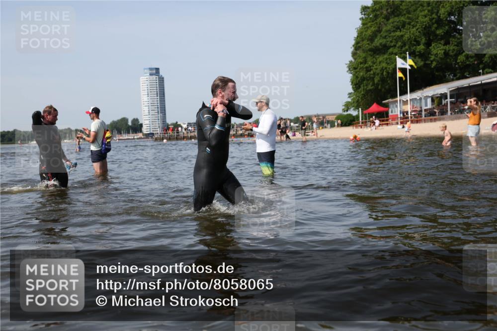 22.06.2025 - Viking Triathlon Michael Strokosch http://msf.ph/oto/8058065 22.06.2025 10:38:06 Schwimmen 61, 72, 146, 179, 191, 335 meine-sportfotos.de