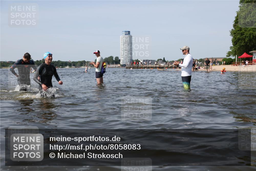 22.06.2025 - Viking Triathlon Michael Strokosch http://msf.ph/oto/8058083 22.06.2025 10:38:11 Schwimmen 61, 72, 89, 179, 191, 209, 447 meine-sportfotos.de