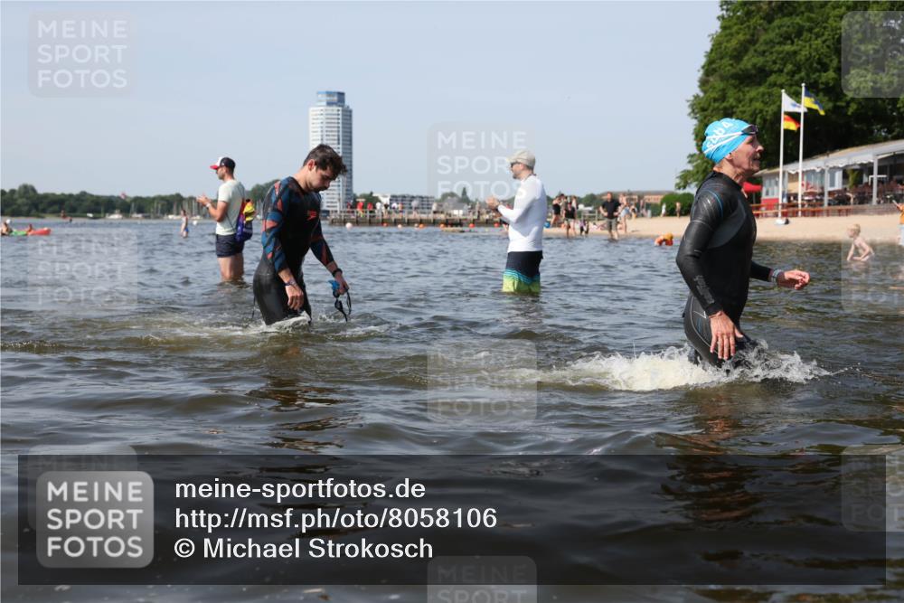 22.06.2025 - Viking Triathlon Michael Strokosch http://msf.ph/oto/8058106 22.06.2025 10:38:13 Schwimmen 61, 72, 89, 179, 191, 209, 447, 662 meine-sportfotos.de