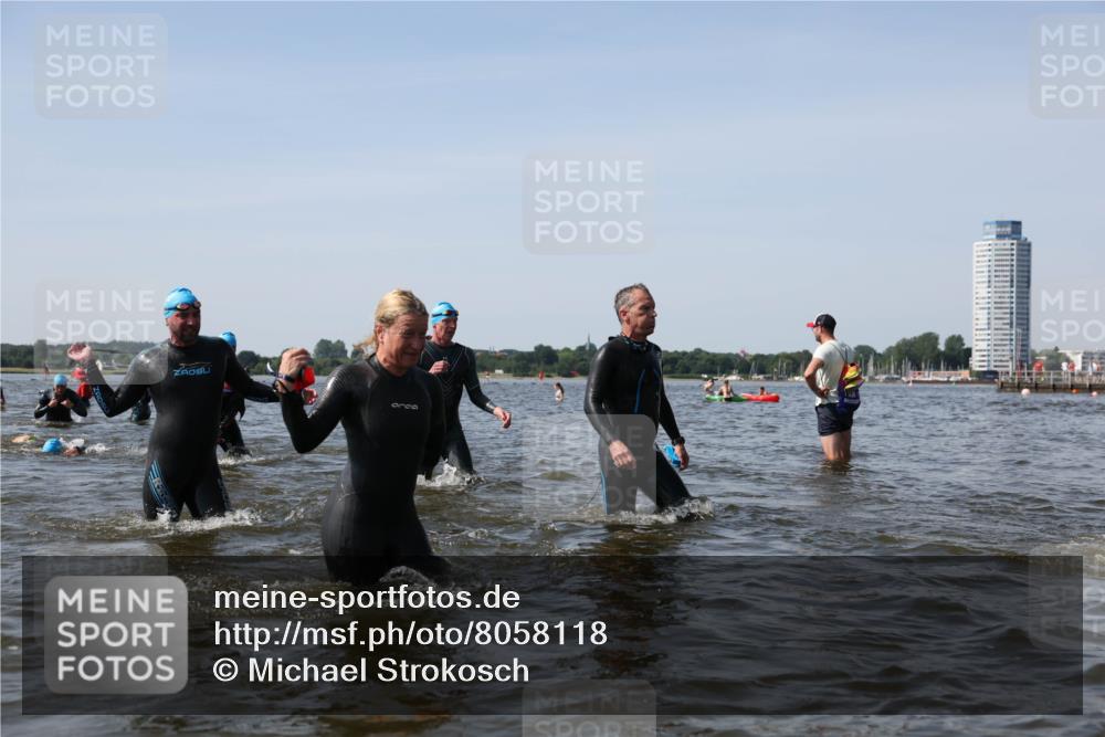 22.06.2025 - Viking Triathlon Michael Strokosch http://msf.ph/oto/8058118 22.06.2025 10:40:38 Schwimmen 44, 228, 235, 239, 254, 266, 275, 291, 325, 361, 462, 511, 514, 556, 644, 655, 657 meine-sportfotos.de