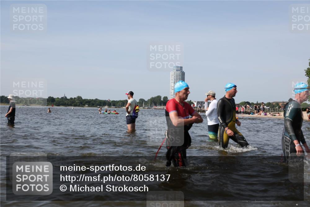 22.06.2025 - Viking Triathlon Michael Strokosch http://msf.ph/oto/8058137 22.06.2025 10:40:44 Schwimmen 59, 235, 239, 266, 275, 325, 361, 397, 462, 514, 530, 556, 644, 655, 657 meine-sportfotos.de