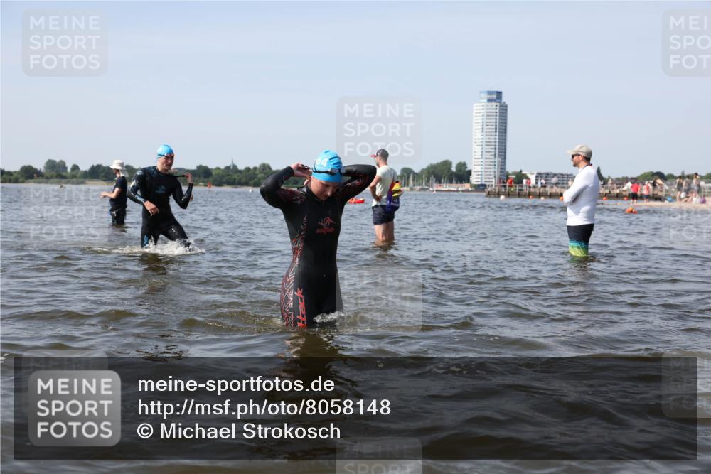 22.06.2025 - Viking Triathlon Michael Strokosch http://msf.ph/oto/8058148 22.06.2025 10:40:47 Schwimmen 59, 235, 239, 266, 325, 361, 397, 462, 530, 655, 657 meine-sportfotos.de