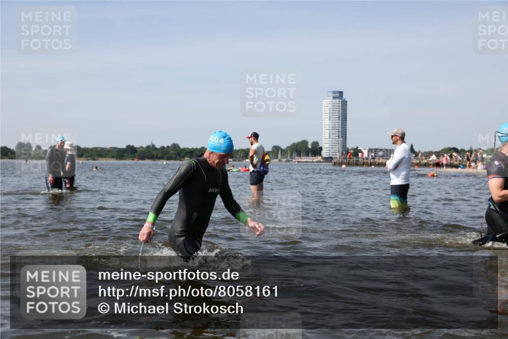 22.06.2025 - Viking Triathlon Michael Strokosch http://msf.ph/oto/8058161 22.06.2025 10:40:52 Schwimmen 59, 235, 266, 361, 389, 397, 462, 530 meine-sportfotos.de