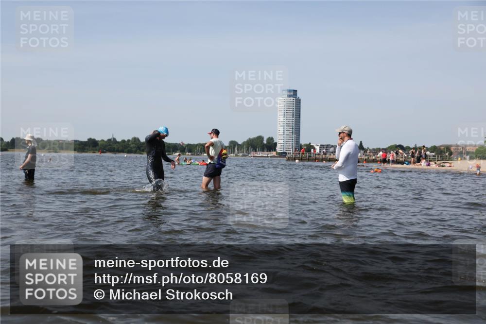 22.06.2025 - Viking Triathlon Michael Strokosch http://msf.ph/oto/8058169 22.06.2025 10:40:55 Schwimmen 59, 266, 389, 397, 462, 530 meine-sportfotos.de