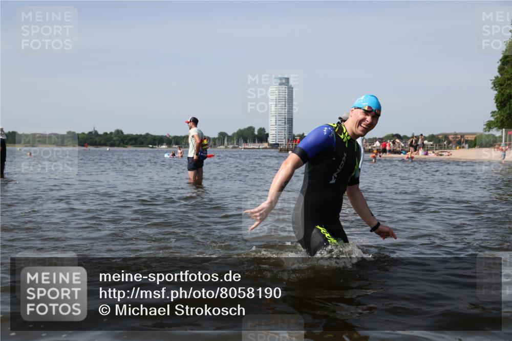 22.06.2025 - Viking Triathlon Michael Strokosch http://msf.ph/oto/8058190 22.06.2025 10:41:08 Schwimmen 153, 314, 389, 496, 631 meine-sportfotos.de
