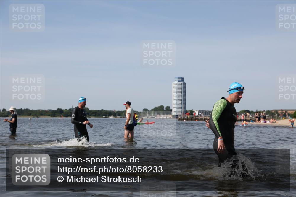 22.06.2025 - Viking Triathlon Michael Strokosch http://msf.ph/oto/8058233 22.06.2025 10:41:25 Schwimmen 54, 94, 376, 390, 505 meine-sportfotos.de