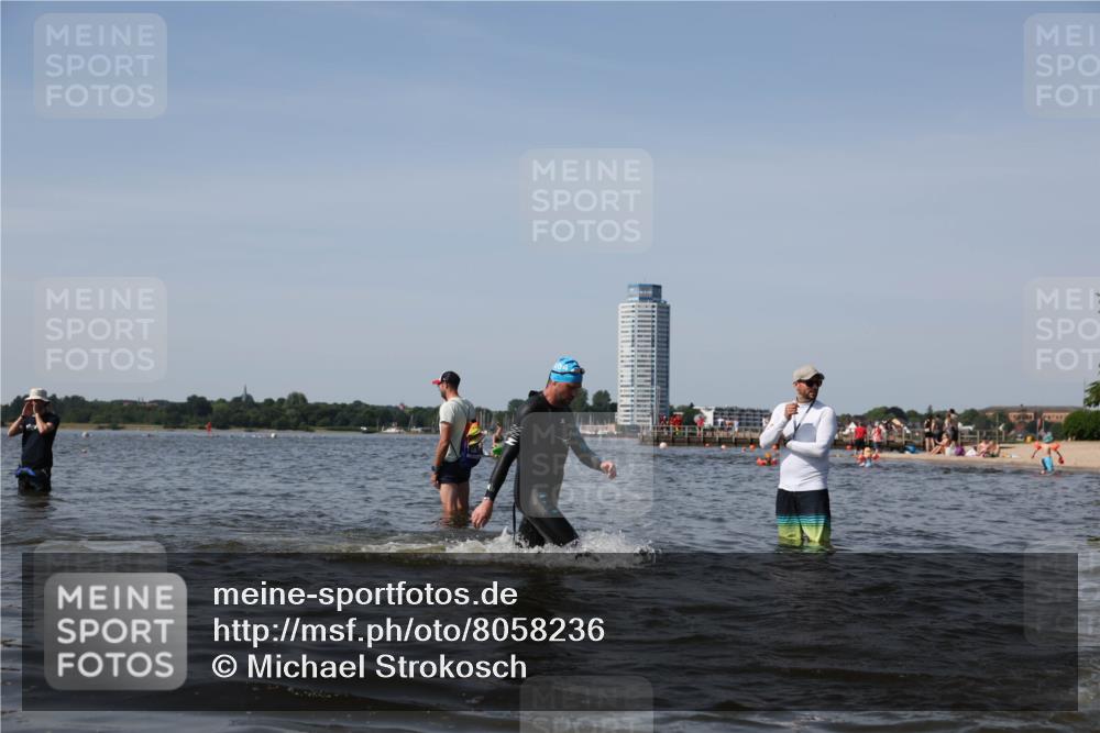 22.06.2025 - Viking Triathlon Michael Strokosch http://msf.ph/oto/8058236 22.06.2025 10:41:26 Schwimmen 54, 94, 376, 390, 505 meine-sportfotos.de