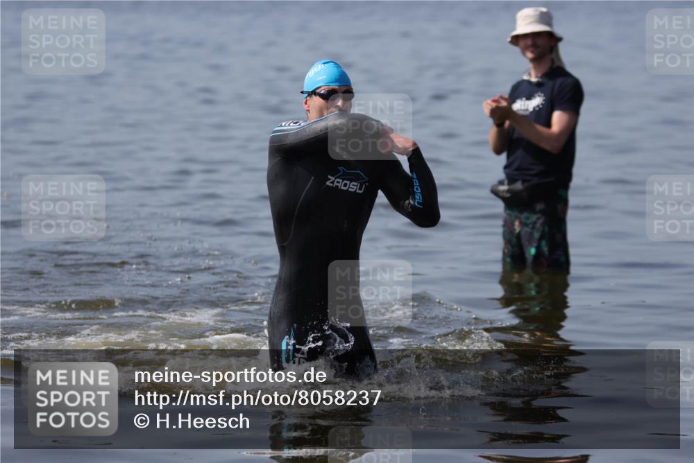 22.06.2025 - Viking Triathlon H.Heesch http://msf.ph/oto/8058237 22.06.2025 10:22:45 Schwimmen 100 meine-sportfotos.de