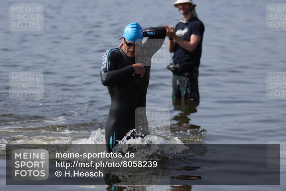 22.06.2025 - Viking Triathlon H.Heesch http://msf.ph/oto/8058239 22.06.2025 10:22:45 Schwimmen 100 meine-sportfotos.de
