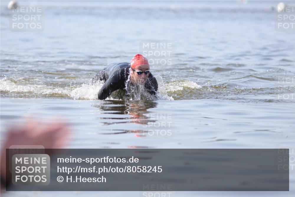 22.06.2025 - Viking Triathlon H.Heesch http://msf.ph/oto/8058245 22.06.2025 10:24:07 Schwimmen 609 meine-sportfotos.de